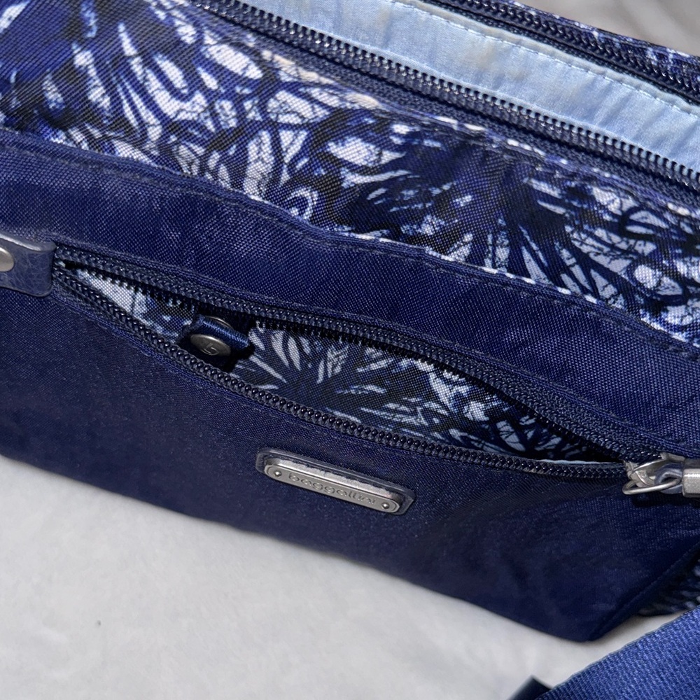 Baggallini Navy Pattern Crossbody Bag - Picture 7 of 8